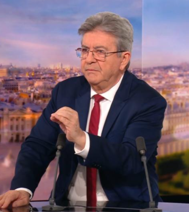 LeaBourseFR's tweet photo. 🚨🇫🇷 La France emprunte désormais à 4,5 % sur 10 ans.

C'est BEAUCOUP.

On retrouve les sommets de 2008.

Certains diront : « Et alors ? On s'en est sortis en 2008. »

Oui. Mais il y a une différence majeure.

En 2008, la dette française représentait 68 % du PIB.

En 2026, elle atteint 118 %.

À l'époque, une remontée des taux restait absorbable (le stock de dette était près de 2x inférieur).

Aujourd'hui, chaque hausse de taux pèse beaucoup plus lourd sur les finances publiques. Et notre croissance est également plus faible. 💀

Et pendant ce temps, LFI voudrait encore augmenter les dépenses... (mais ils ne sont pas les seuls, malheureusement).

Il est urgent de dégraisser le Mammouth.