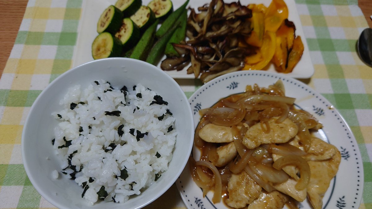 Yuuko2745933831's tweet photo. 晩ごは〜ん

わかめご飯
焼き野菜
ササミ生姜焼き

最近、野菜不足
たっぷり食べました

ご飯食べましたか?

#晩ごはん
#おうちごはん
#手作りご飯
#映えないご飯
#ごちそうさま
#ごちそうさまでした https://t.co/AP8MVFaqfe