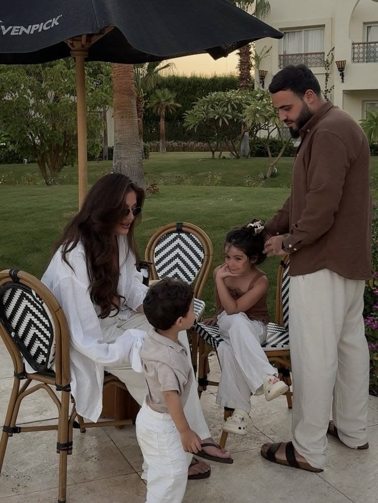 _missbanter's tweet photo. family goals >>> https://t.co/PdzlyEe0ls