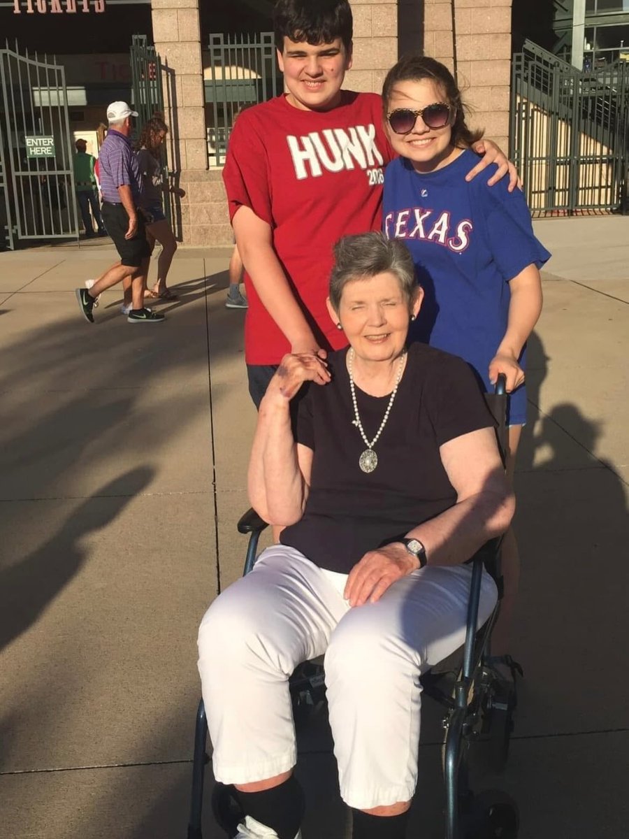 jackson_mlktoop's tweet photo. My mom lived 78 and a half full years. She saw and celebrated the differences in her identical twins and her very different grandbabies. Grandma Bonnie loved each of them completely, equally, and without condition. https://t.co/CVkSbu13OQ
