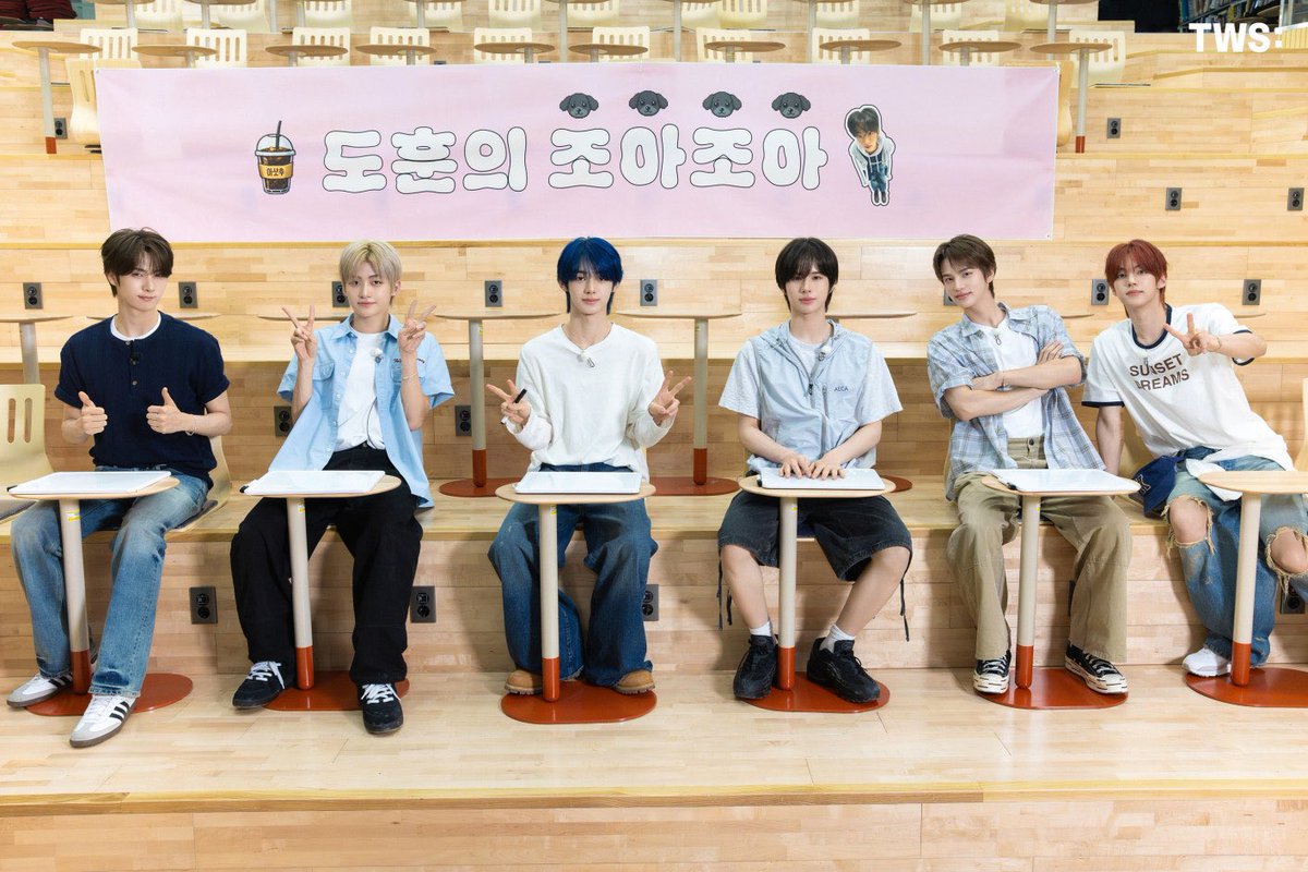 BIoomWithUs's tweet photo. Graduated with love and laugh, here's our missed photo-snaps for Dohoon 조아조아 that been sketched with heart. * ✧ ˚ · 📸 A familiar feeling to cherish, one fact to reveal that your boys gradu𝗔͟𝗧͟𝗘d! ★ https://t.co/qBPYB2DlO1