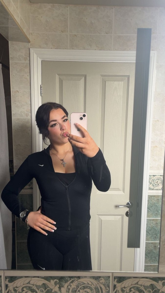 mysisterissexy's tweet photo. A followers IRL, what are we thinking? Rate her out of 10, and how would you fuck her?

#wankchat #goon #chav #britishgirl #UkChav #goonfuel #irl #rateher #rating #outof10 https://t.co/LIrhBdtR2B