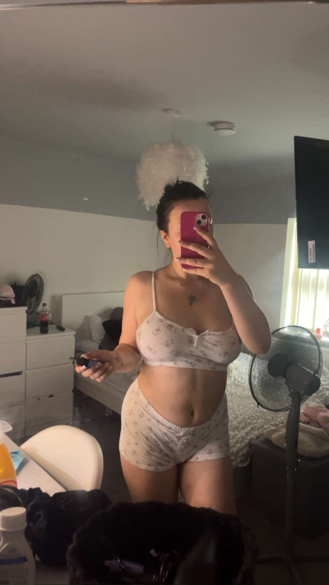 mysisterissexy's tweet photo. A followers IRL, what are we thinking? Rate her out of 10, and how would you fuck her?

#wankchat #goon #chav #britishgirl #UkChav #goonfuel #irl #rateher #rating #outof10 https://t.co/LIrhBdtR2B