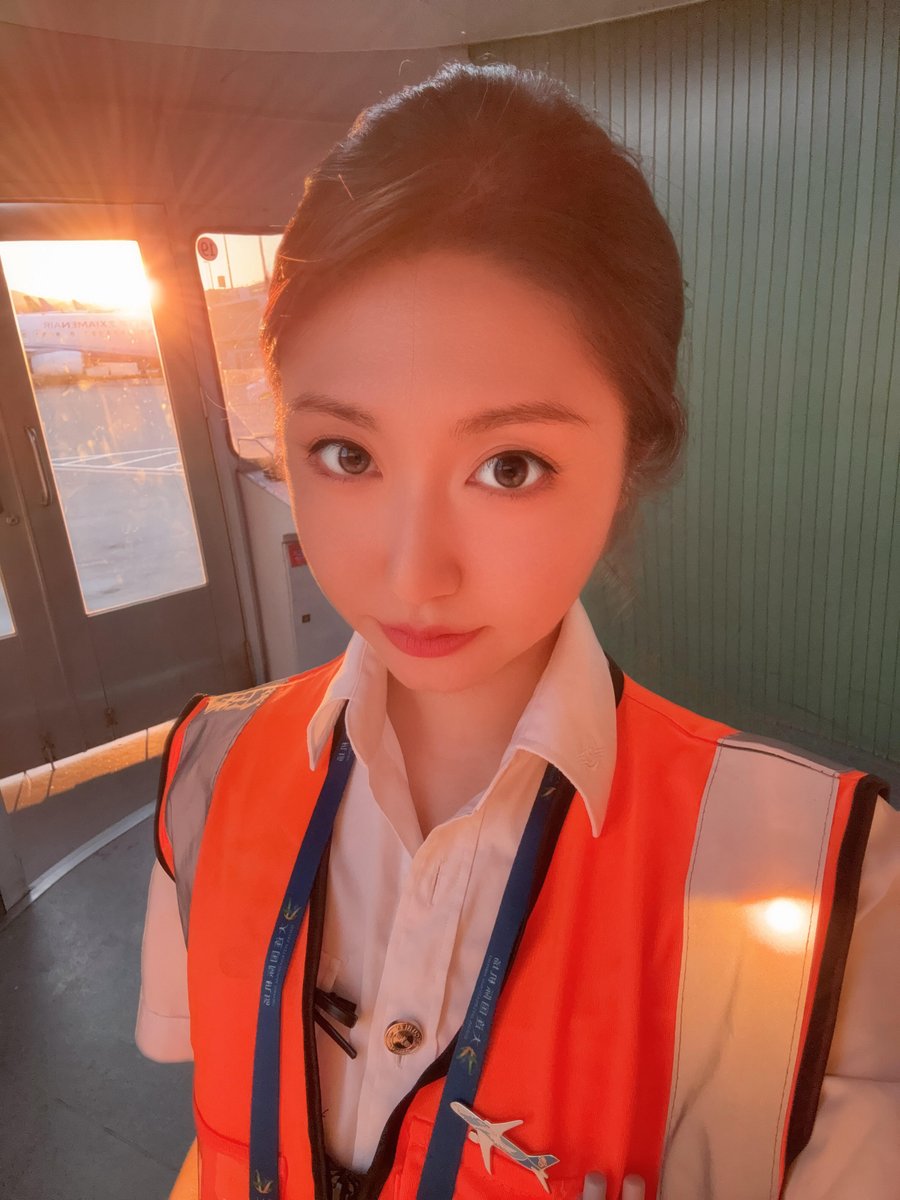 ky_penticoff's tweet photo. 夕阳西下，平淡又重复的一天，普通的小女人也渴望被关心、被真心爱着。期待在x遇到同频的人~ https://t.co/lBlXOcCV6Q
