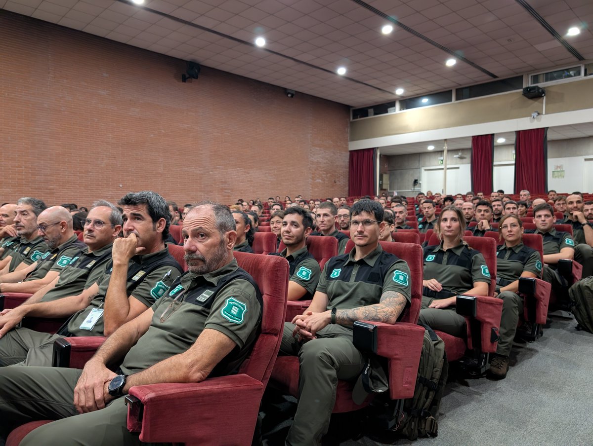 ispccat's tweet photo. És la promoció del cos Agents Rurals més gran de la història, amb 126 aspirants (55 dones i 71 homes). 

El programa consta de 600 hores de formació per preparar-los per a poder desenvolupar les seves tasques i s'estendrà fins l'abril de 2027. https://t.co/0wsrCRgQhC