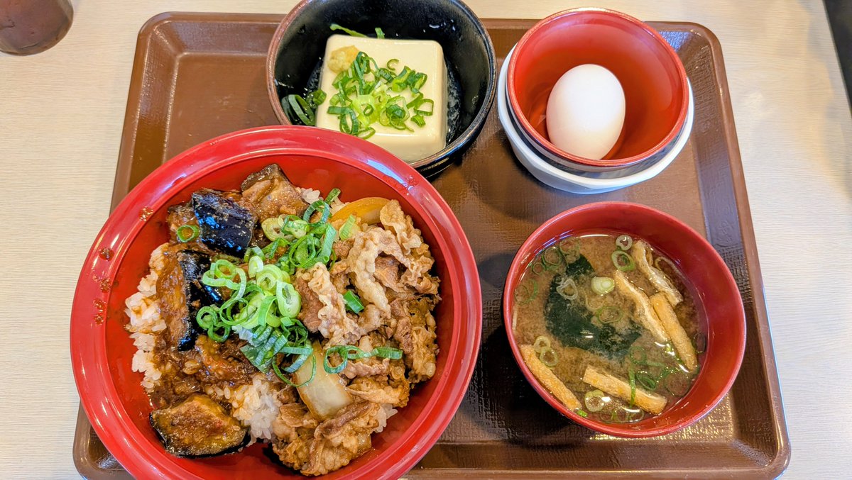 8018yoshi's tweet photo. 昼晩🤤
麻婆茄子牛丼
冷奴セット
TP温玉
美味しかったです
ご馳走様でした🙏

#すき家 https://t.co/ck8sBeZ8ZO