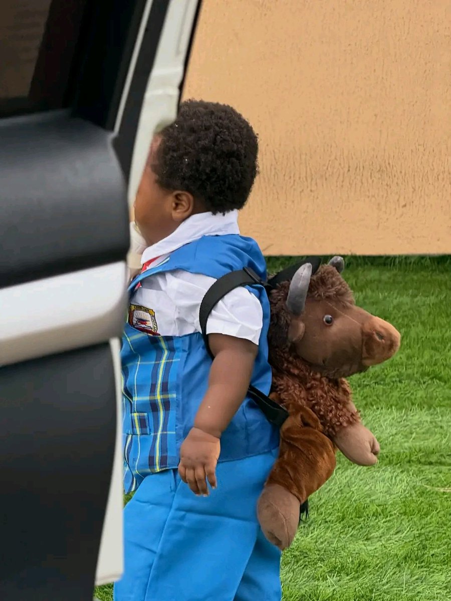 deborahpaulenen's tweet photo. At drop off he was so strong 🥹. He went right in and started playing with his classmates 🥰. He didn't cry at all. https://t.co/x83BukcqBX