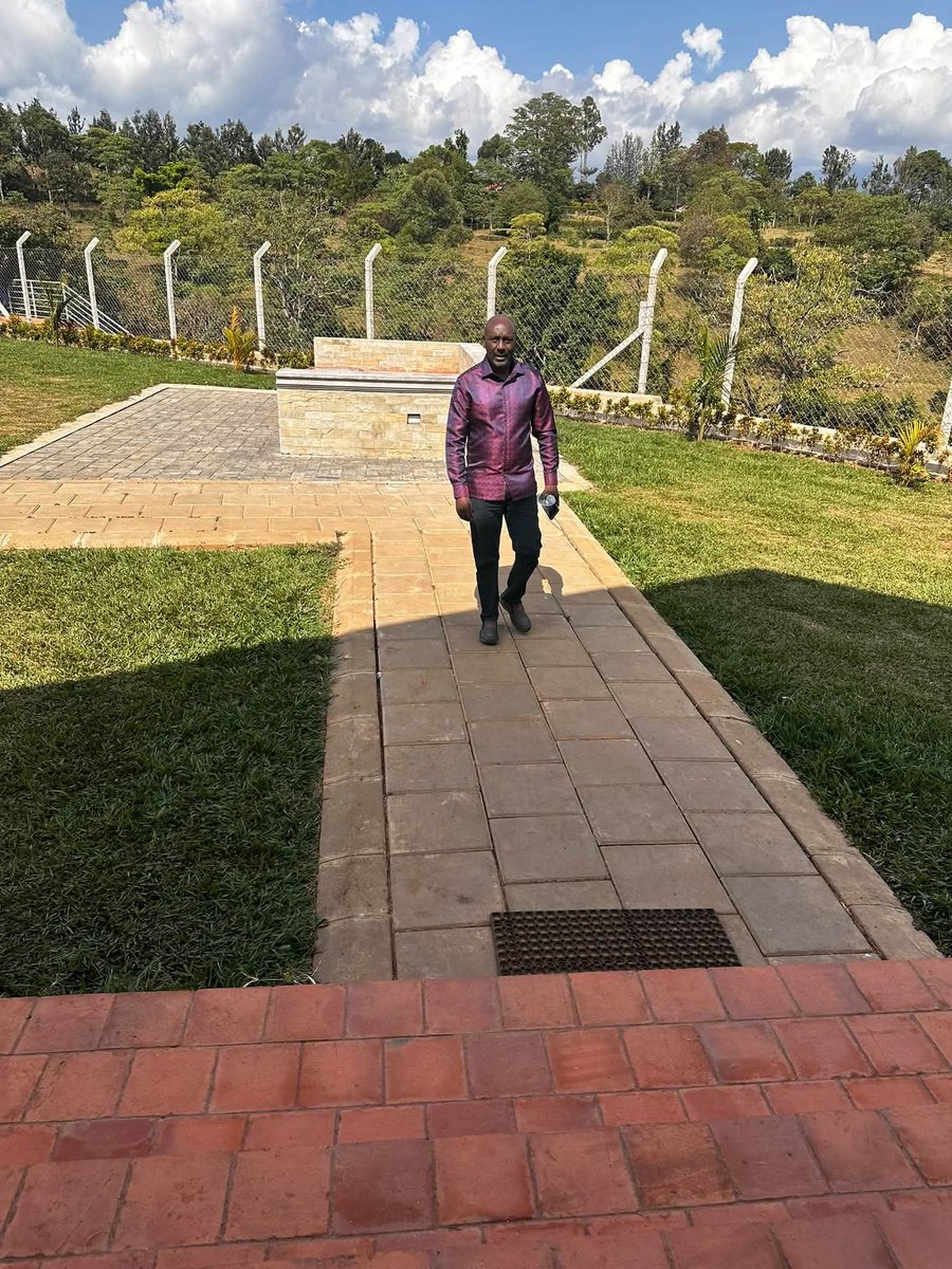 Kelele_ug's tweet photo. The Royal Wall Omukama Edward Rukidi Nyabongo I. https://t.co/7s5tcgFg0B