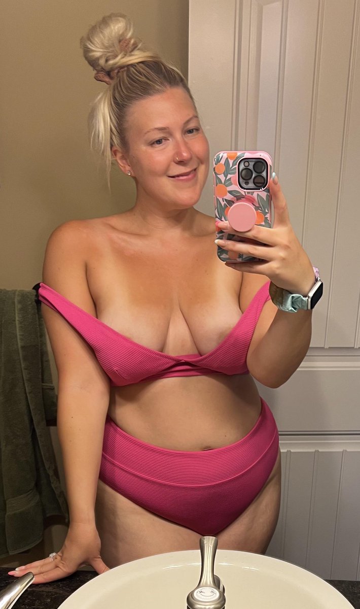 aibanan's tweet photo. Would you accept a friend request from a old lady 

Asking for a friend 😉 https://t.co/LGFtF8xufm