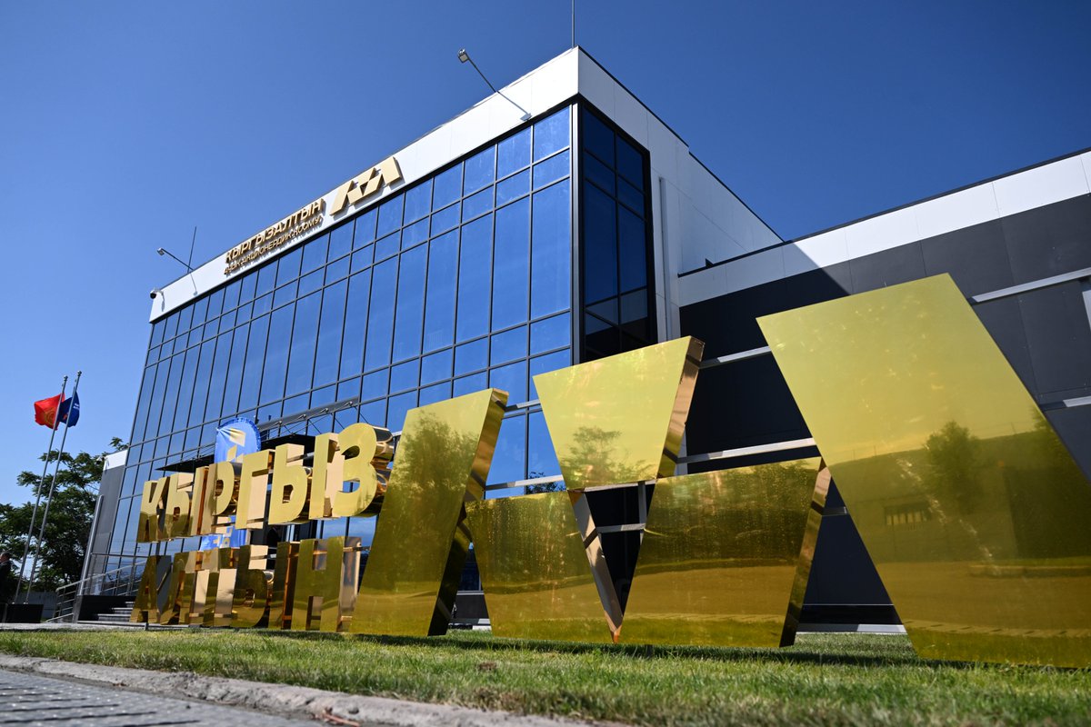 Azergold_QSC's tweet photo. #AzerGold İdarə Heyətinin sədri Zakir İbrahimovun rəhbərlik etdiyi nümayəndə heyəti Qırğızıstana işgüzar səfər çərçivəsində “Altynken” qızıl mədəni və “Kyrgyzaltyn” şirkətinin Kara-Balta şəhərində yerləşən affinaj zavodunu ziyarət edib. 

Ətraflı: https://t.co/zHAwIKJFJC https://t.co/hBTXheBydA