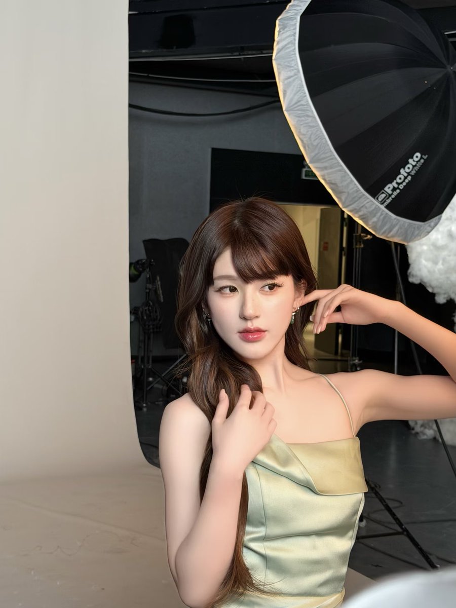 ZhaolusiTH's tweet photo. 260914｜Studio Xiaohongshu Update！📕

[ Trans ]
" เพื่อนสาวทั้งหลายแบบนี้นับว่าได้เจอนางฟ้าหรือยังนะ🧚🏻‍♀️"

(1/3)

🖇️https://t.co/T3RGHxxCry

#จ้าวลู่ซือ #赵露思 #Zhaolusi https://t.co/OKXxfltjSO