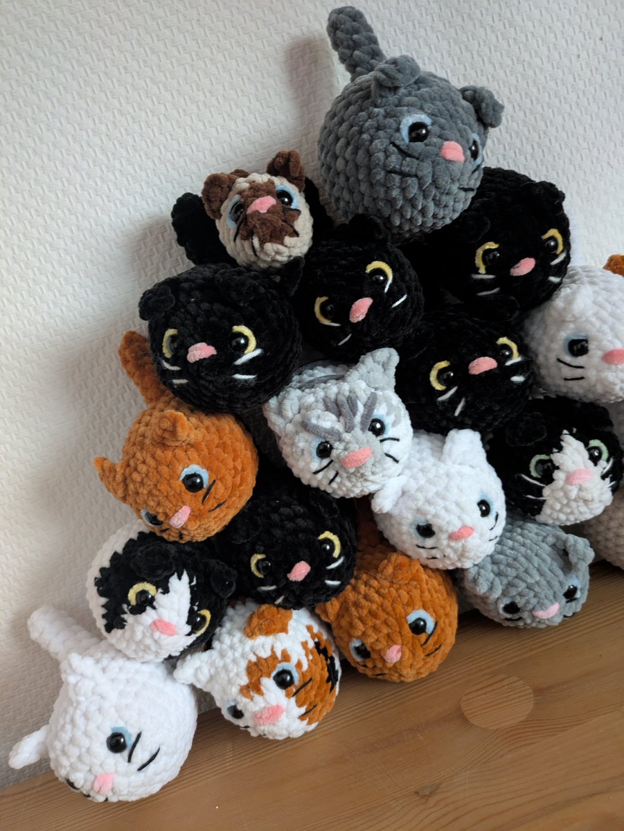 pixieamigurumis's tweet photo. Hola queridxs🩷

He decidido que a partir de ahora, parte del precio de mis gatetes más famosos, se irán directamente a ayudar a @Neinei_rescue.

Pone cuerpo y alma en rescatar gatos (entre otros animales) y quiero ayudarla dentro de mis posibilidades. 🩷 https://t.co/rcl0Lw1tRf