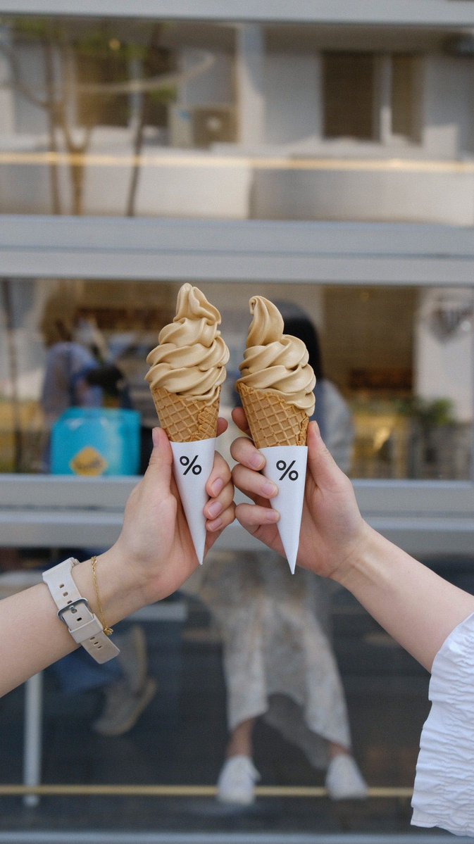 LuellaTerrpi3's tweet photo. Late-night convenience store run = the best impromptu date ever. Got your favorite matcha ice cream and we’re sharing one cone like we did on our first trip https://t.co/aBtgqiVmYV