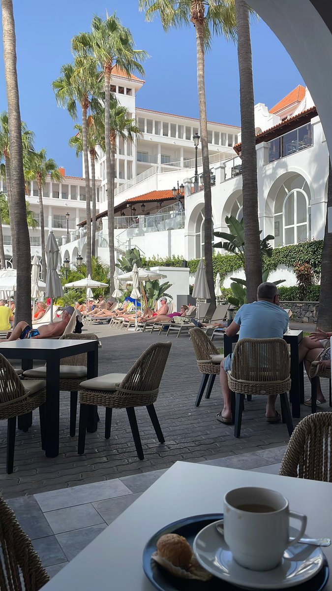 FionaTwoHoots's tweet photo. Riu Hotels never disappoint, sun, sea and cocktails (virgin like me 😂) at 1130hrs, this is what retirement looks like ❤️ https://t.co/PhJnnnjW8Q
