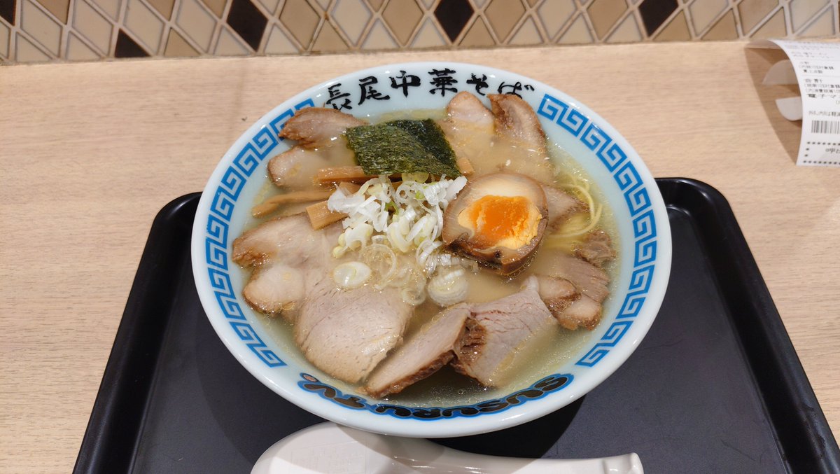 sosuke0624's tweet photo. 長尾中華そば大船店（イトーヨーカドー）
鶏中華塩ラーメン+チャーシュートッピング
780円+380円

久々に食す
おっさんには優しい味でした https://t.co/OBPFCAxo0T