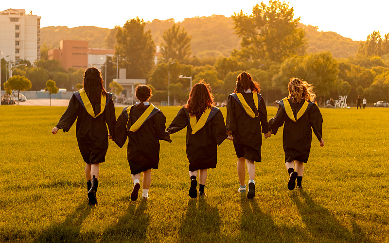 DonaldViehman's tweet photo. Gowned up, tassel swapped!  This campus sunset’s gonna be my favorite graduation memory—can’t wait for what’s next. https://t.co/R1Ceo8ahlt