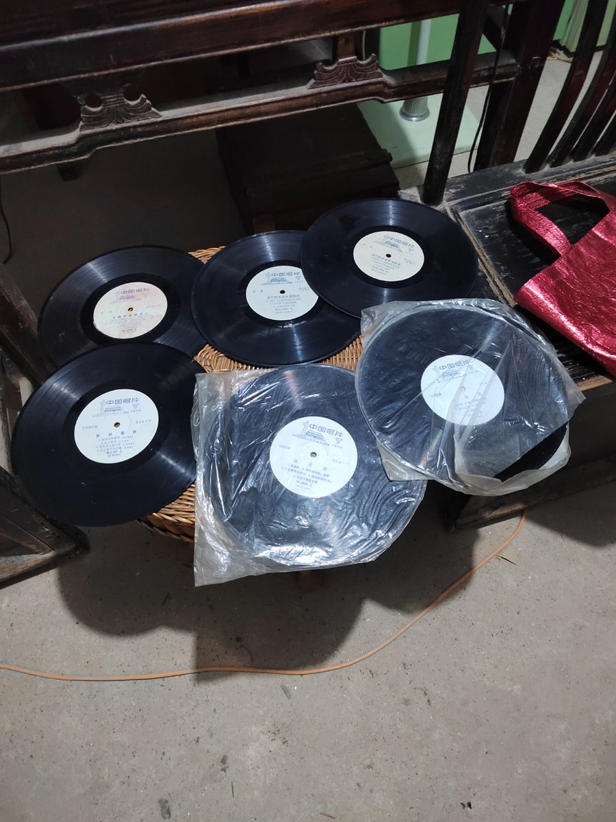 SamVelur's tweet photo. Found this hidden vinyl gem in a tiny downtown shop—its warm, crackly sound just turned my rainy afternoon into something unforgettable. https://t.co/R4BYrAbNKk