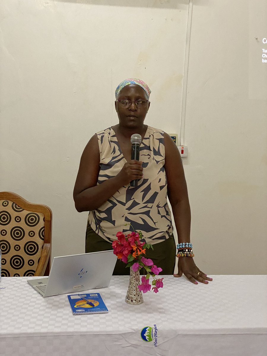 ECOTRUST_Ug's tweet photo. Pauline Nantongo, Executive Director, equips journalists with insights on conservation finance, nature credits and carbon markets, while addressing disinformation. Through ECOTRUST’s model, 60% of carbon payments go directly to farmers, linking conservation to financial returns. https://t.co/o1I35OWcaa