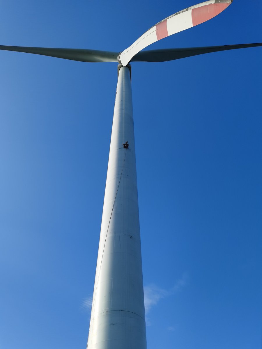 Carteah_2017's tweet photo. Robot performs wind tower high maintenance
#WallClimbingRobot #WindPower #WindTurbineMaintenance #HighAltitudeOperation #RenewableEnergy https://t.co/ZtvvQfvaxF