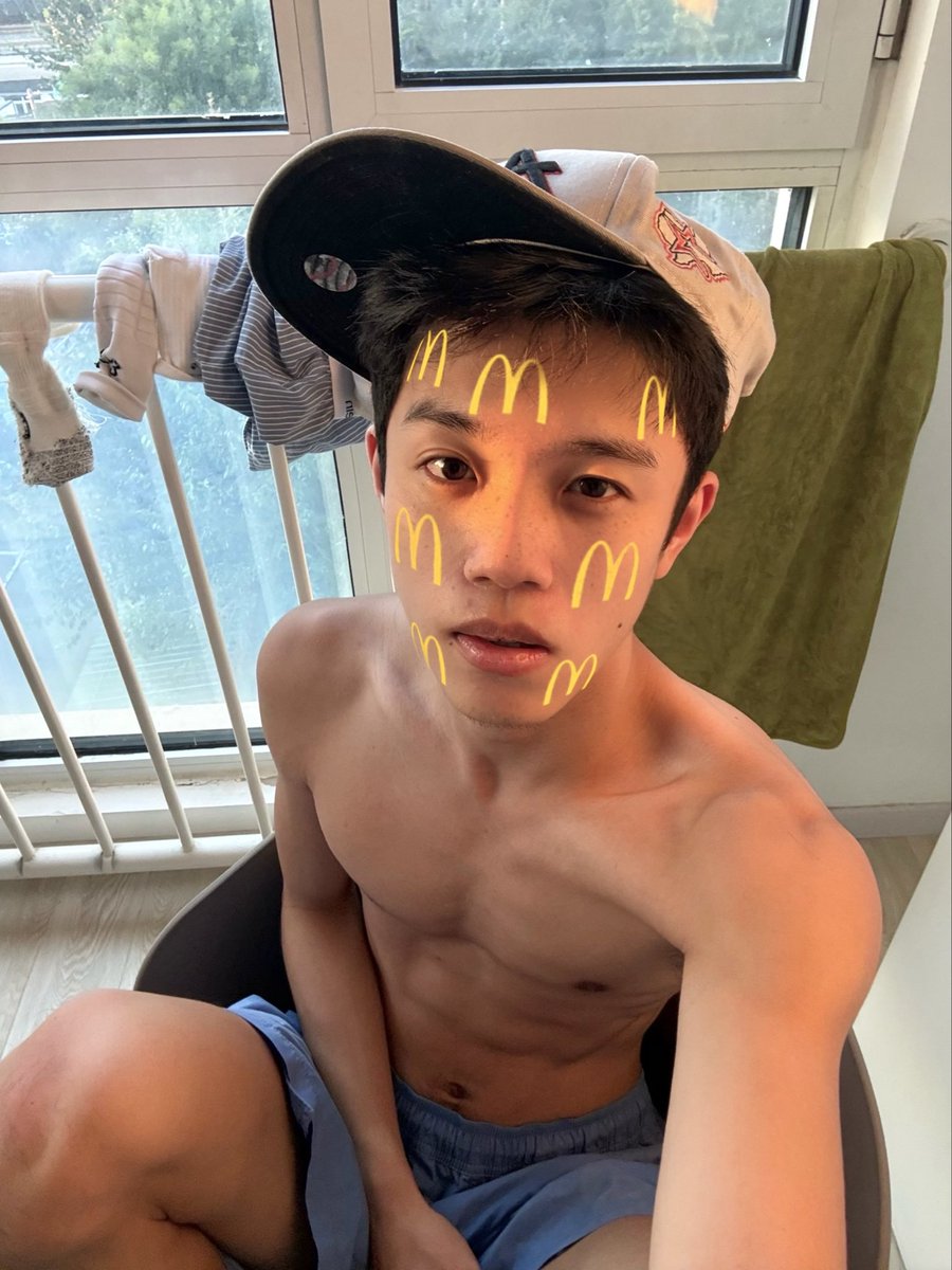 yangkukkk's tweet photo. MMM https://t.co/bC3gSiIDCV