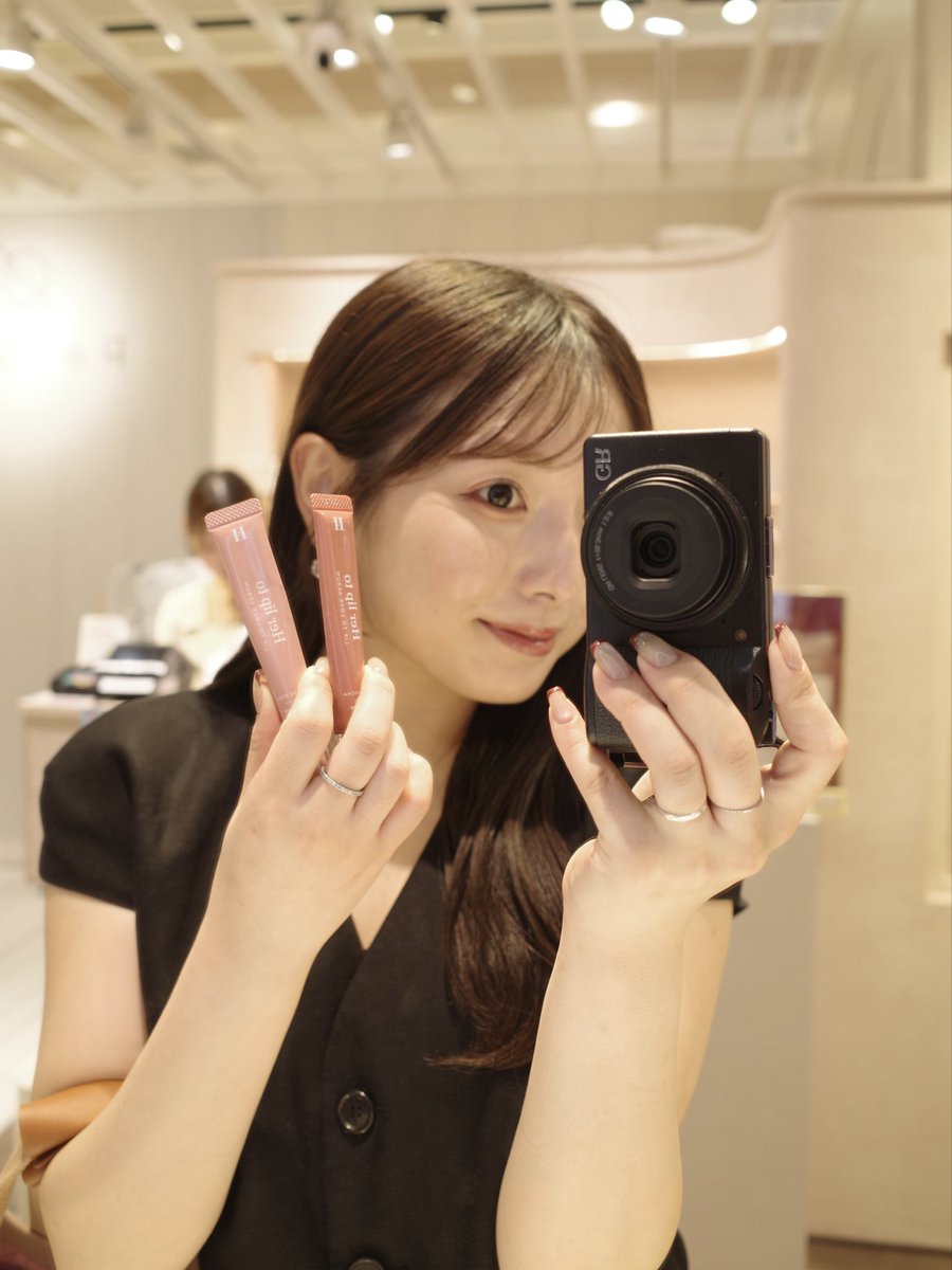 rabbit_ryn__'s tweet photo. ローンチしてからずっと使ってる
Herlipto beauty LIP TO LOVE SERUM✨　
ルミネとルクアイーレで新色2色が先行販売されてるのでレポ✍🏻
04は01の彩度を少し下げてオレンジ味を足した感じ、05は公式画像の白み系ピンクって感じじゃなくてサーモンピンクっぽい感じ!

#herlipto #herliptobeauty #pr https://t.co/qEKaO5wAoM