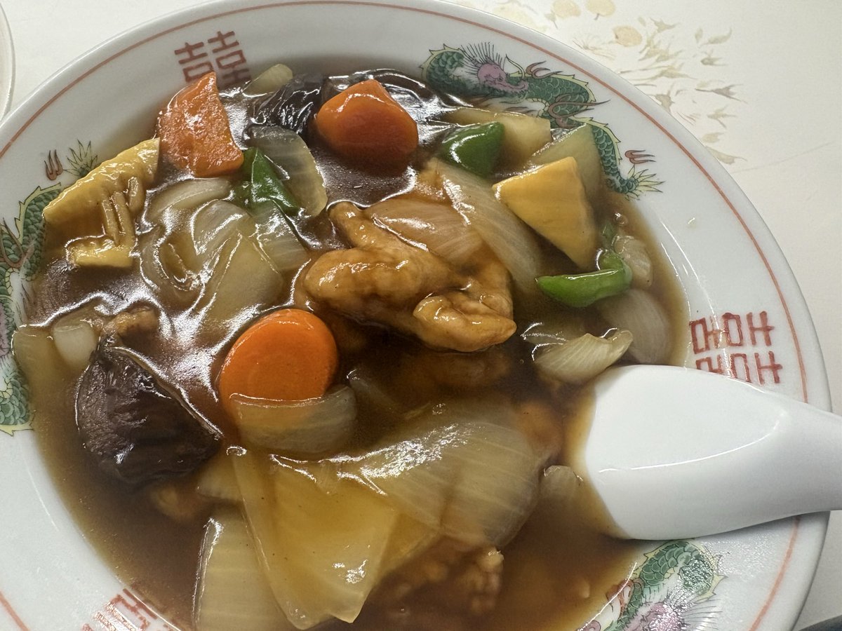 aki77se's tweet photo. 仕事後にかき氷食べようと画策していたら、お店が休みだったので、急遽普通に晩御飯を食べることに🙄

食べ終わった後に、昨日のリベンジでもすっかなーと思っていたら、会社の同僚から「Mリーグ始まりましたね」とのLINEが🙄

大人しくアイス食べながら、むーこさんを応援します🙄 https://t.co/15cXNyzCht