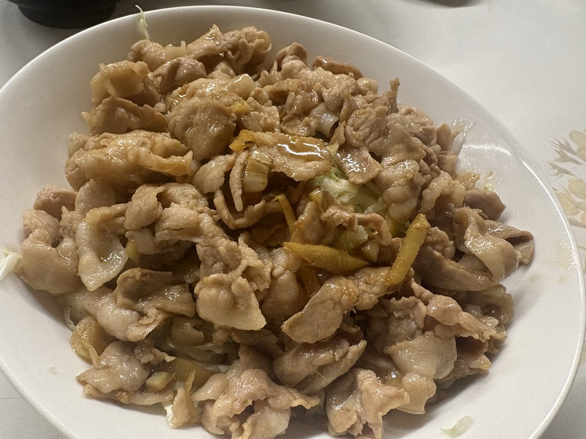 aki77se's tweet photo. 仕事後にかき氷食べようと画策していたら、お店が休みだったので、急遽普通に晩御飯を食べることに🙄

食べ終わった後に、昨日のリベンジでもすっかなーと思っていたら、会社の同僚から「Mリーグ始まりましたね」とのLINEが🙄

大人しくアイス食べながら、むーこさんを応援します🙄 https://t.co/15cXNyzCht
