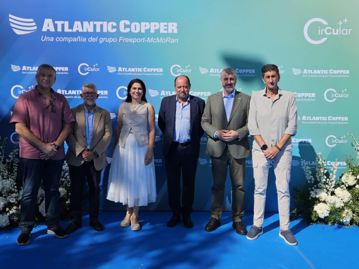 Ugt_Fica_Huelva's tweet photo. Nuestro Secretario General, @sdonaire1964 , asistió junto a la delegada de Industria, Lucía Núñez, y el director de INERCO, Miguel Fernández a la inauguración de la Planta CirCular de #AtlanticCopper .
Apostamos por la sostenibilidad y el empleo de calidad. 🛠️ https://t.co/2ipxtF2WQ6