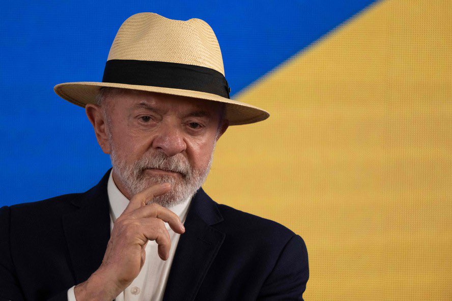 PedroRonchi2's tweet photo. Lula isentou imposto da cesta básica // o pai isentou imposto de jet ski. Não é uma escolha difícil https://t.co/HWfXg2TRVt