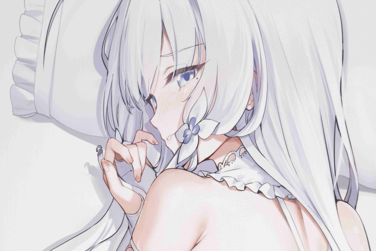 azurlane_staff's tweet photo. #アズレン9周年  記念グッズが
10月4日(日)まで受注販売中！

イラストリアスの描き下ろし抱き枕カバーが登場！
両面で異なる絵柄を楽しめる仕様で、ランジェリーのやわらかな素材表現にもぜひご注目ください。

▼販売URL▼
https://t.co/bXZ5raof6A　

#アズールレーン #アズレングッズ https://t.co/tEFkXSU4Ee