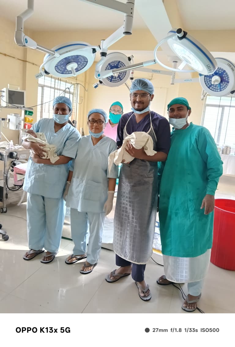 TAbpmjay's tweet photo. গত ০৯/০৯/২০২৬ তারিখে তেলিয়ামুড়া মহকুমা হাসপাতালে সিজারিয়ান অস্ত্রোপচারের মাধ্যমে ২৫ বছর বয়সী শ্রীমতী গোলাপী রুপিনী সফলভাবে যমজ সন্তানের জন্ম দেন। নবজাতক দুটির মধ্যে একজন পুত্রসন্তান এবং একজন কন্যাসন্তান।
#CMOTripura  #Jksinha #KirangitteIAS
#hfwtripura #mygovtripura https://t.co/3RdYjePRoF