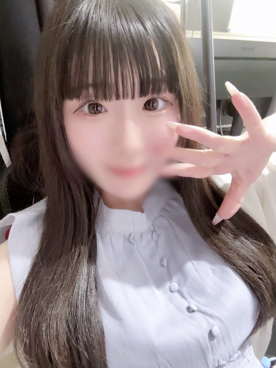 xd3xxxx's tweet photo. パッツン前髪チャームポイント✌🏻🩷 https://t.co/jBxb9qlTKW