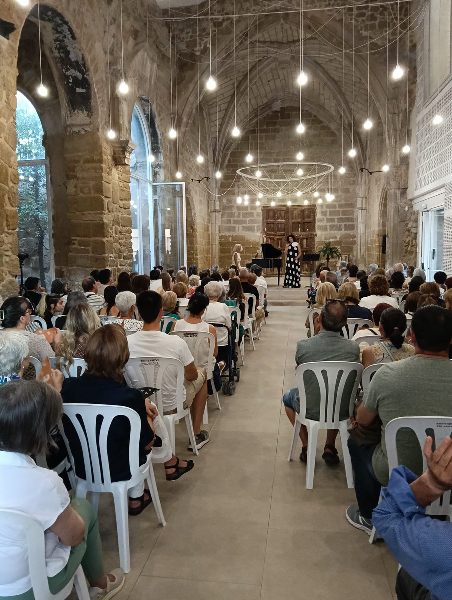 CCSegria's tweet photo. Més de 150 persones al concert de Iolanda Dolcet i Oksana Shymanska a l'església de Santa Maria de Vilanova de la Barca. Més informació: https://t.co/YoDp4wCN9t https://t.co/0hcUYJDsEn