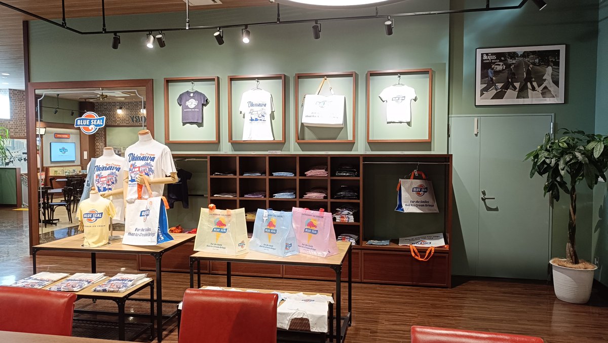 chata0425's tweet photo. ブルーシールの本店にも寄って来ました😈✨ https://t.co/KQbZPvucRf
