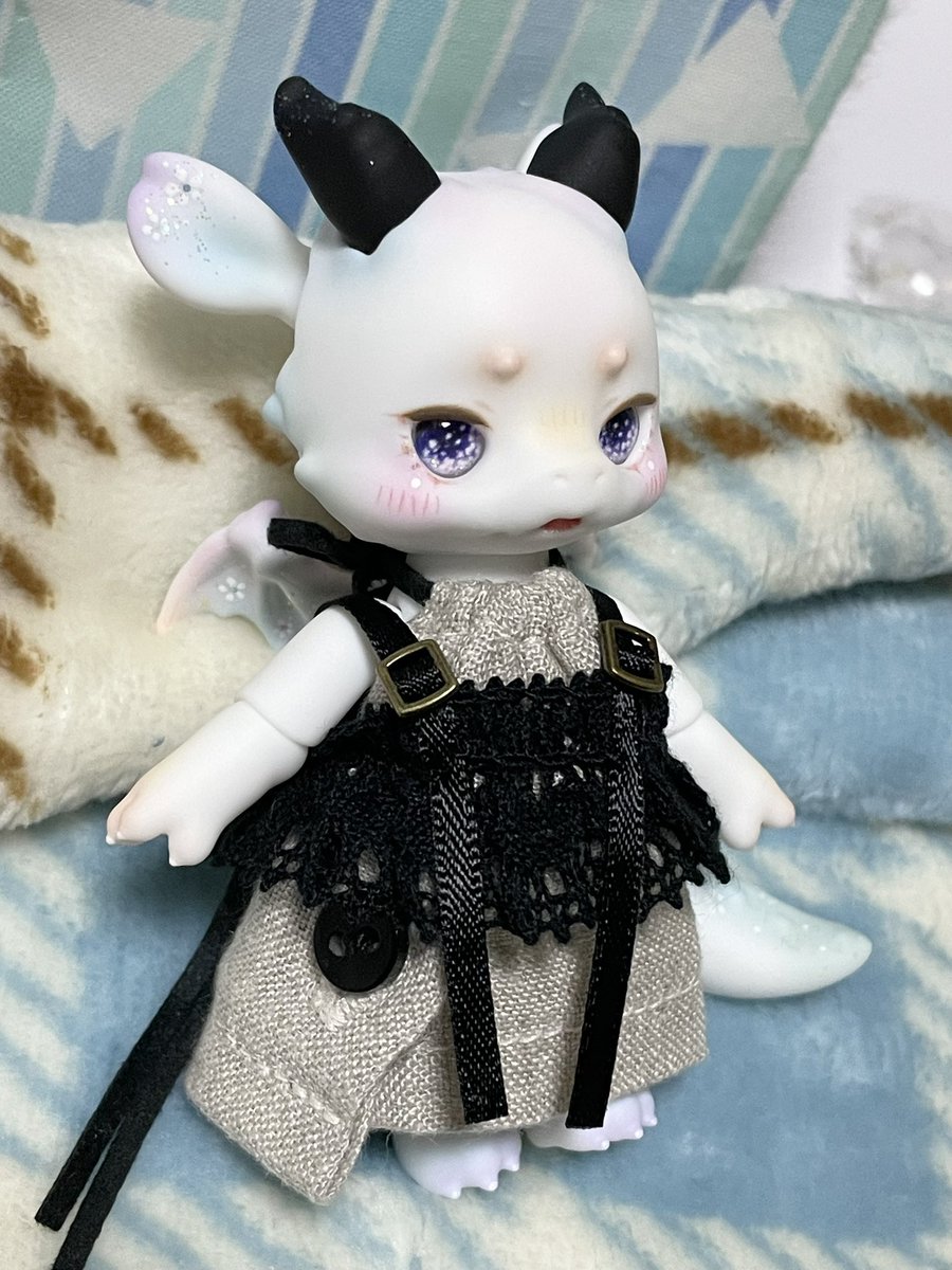 oxsashica's tweet photo. ふわふわも良いけど、一目惚れしてお迎えさせていただいたお洋服も似合ってくれて嬉しい……お靴買い忘れてごめんねぇ… https://t.co/48STL2TZxT