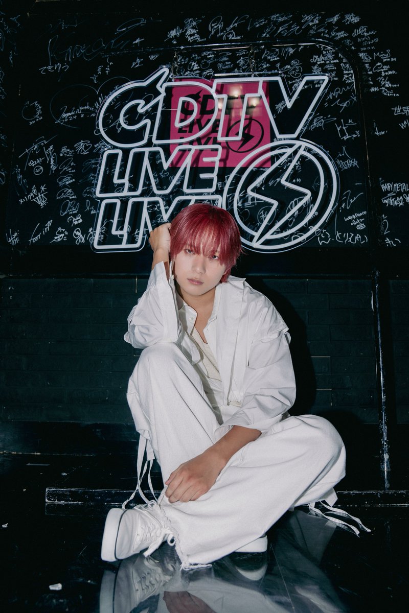 LIL_LEAGUE_'s tweet photo. #CDTVライブライブ
@TBSCDTV

🐯岡尾真虎
☞年齢：18歳
☞出身：京都府
☞誕生日 : 2008/5/7
☞血液型：O型

全員が通り終わるまで、
いつも扉をおさえて開けていてくれる優しさがあります。

──────────
僕を探してた
🎧https://t.co/6CchrR6Jvf
🎥https://t.co/5AXvXzXaFJ
──────────

#LILLEAGUE #僕を探してた