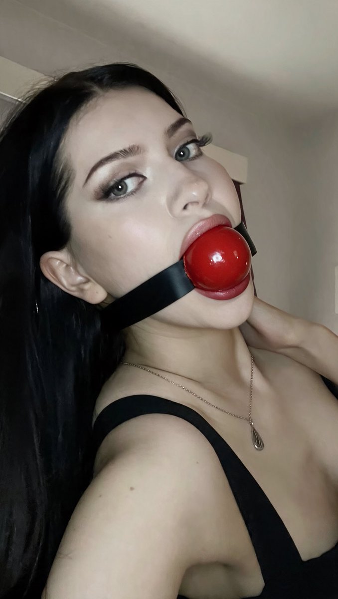 hypnoslutR's tweet photo. A sponsored HUGE ballgag 🫶🏻 https://t.co/cMkIFfzm4V