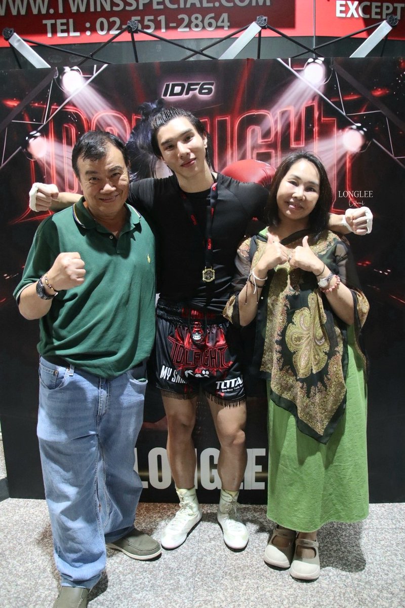 longshilee's tweet photo. ขอบคุณกองเชียร์สำคัญในวันสำคัญอีก1วันของหล่งลี🙏🏻
ทุกๆกำลังใจ ทั้งพ่อแม่และน้องชาย เพื่อนในค่าย @actspace.ent เพื่อนๆพี่ๆค่ายมวย น้องอาร์ม และแฟนคลับ#SizeL ทุกคนมีความสำคัญกำลังหล่งมากๆ อยู่ด้วยกันแบบนี้ไปนานๆเลยนะ🤍🥊
#idolfight6xlonglee
#idolfight6
#longlee
#idf6 https://t.co/8ikc2JbTEi