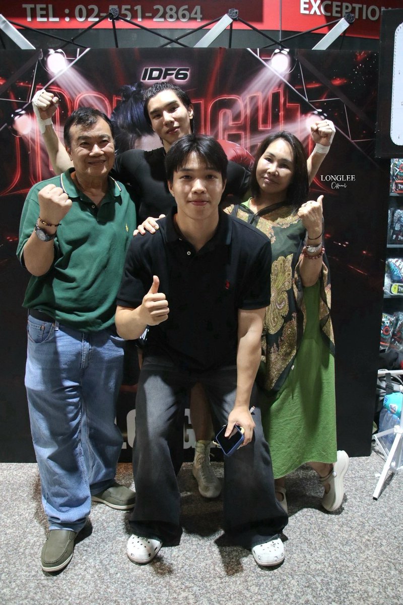 longshilee's tweet photo. ขอบคุณกองเชียร์สำคัญในวันสำคัญอีก1วันของหล่งลี🙏🏻
ทุกๆกำลังใจ ทั้งพ่อแม่และน้องชาย เพื่อนในค่าย @actspace.ent เพื่อนๆพี่ๆค่ายมวย น้องอาร์ม และแฟนคลับ#SizeL ทุกคนมีความสำคัญกำลังหล่งมากๆ อยู่ด้วยกันแบบนี้ไปนานๆเลยนะ🤍🥊
#idolfight6xlonglee
#idolfight6
#longlee
#idf6 https://t.co/8ikc2JbTEi