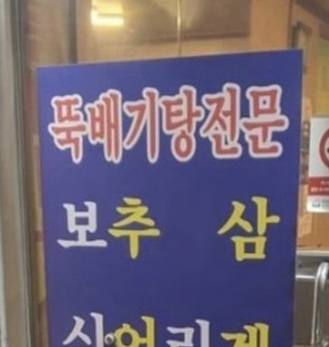yarusona91's tweet photo. 아니그냥 못참겠다고 제발
오른쪽 카라 단추뱃지같은 부분
달 위상 변화로 표현한게너무씹고트고
모떤즈키분 생각나네요 하하하하하하하 https://t.co/TRtj7eJAvY