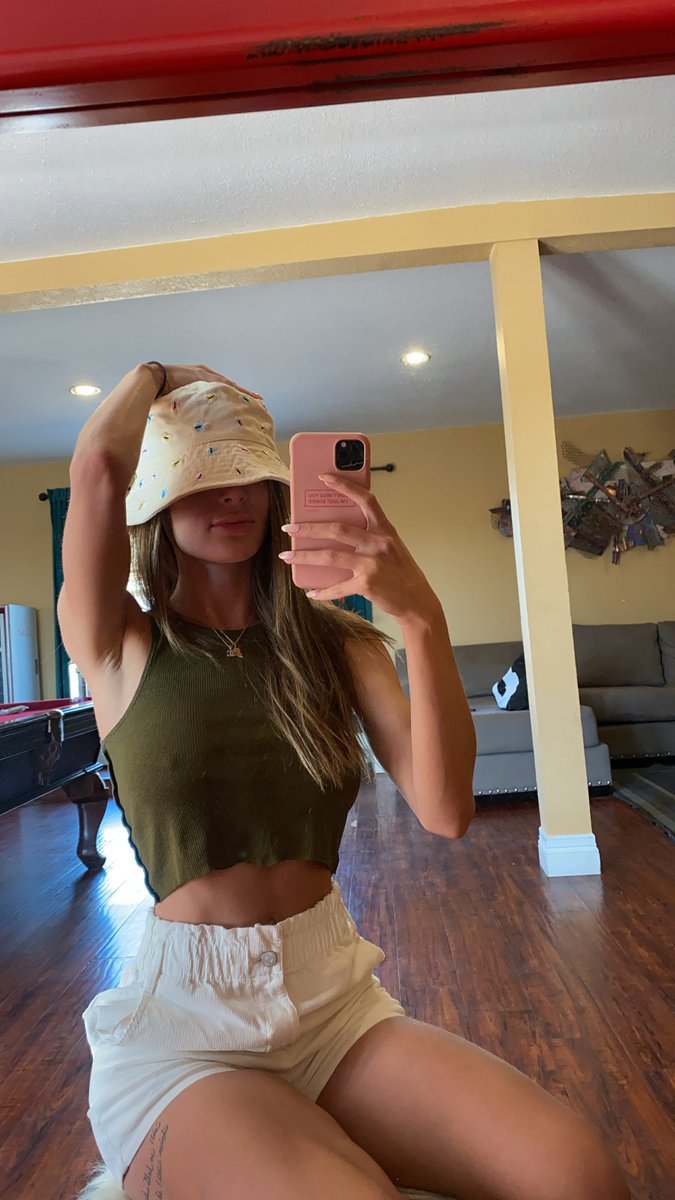 lenaRho_'s tweet photo. We can text if you want 📨 https://t.co/OMzOOxn1Au