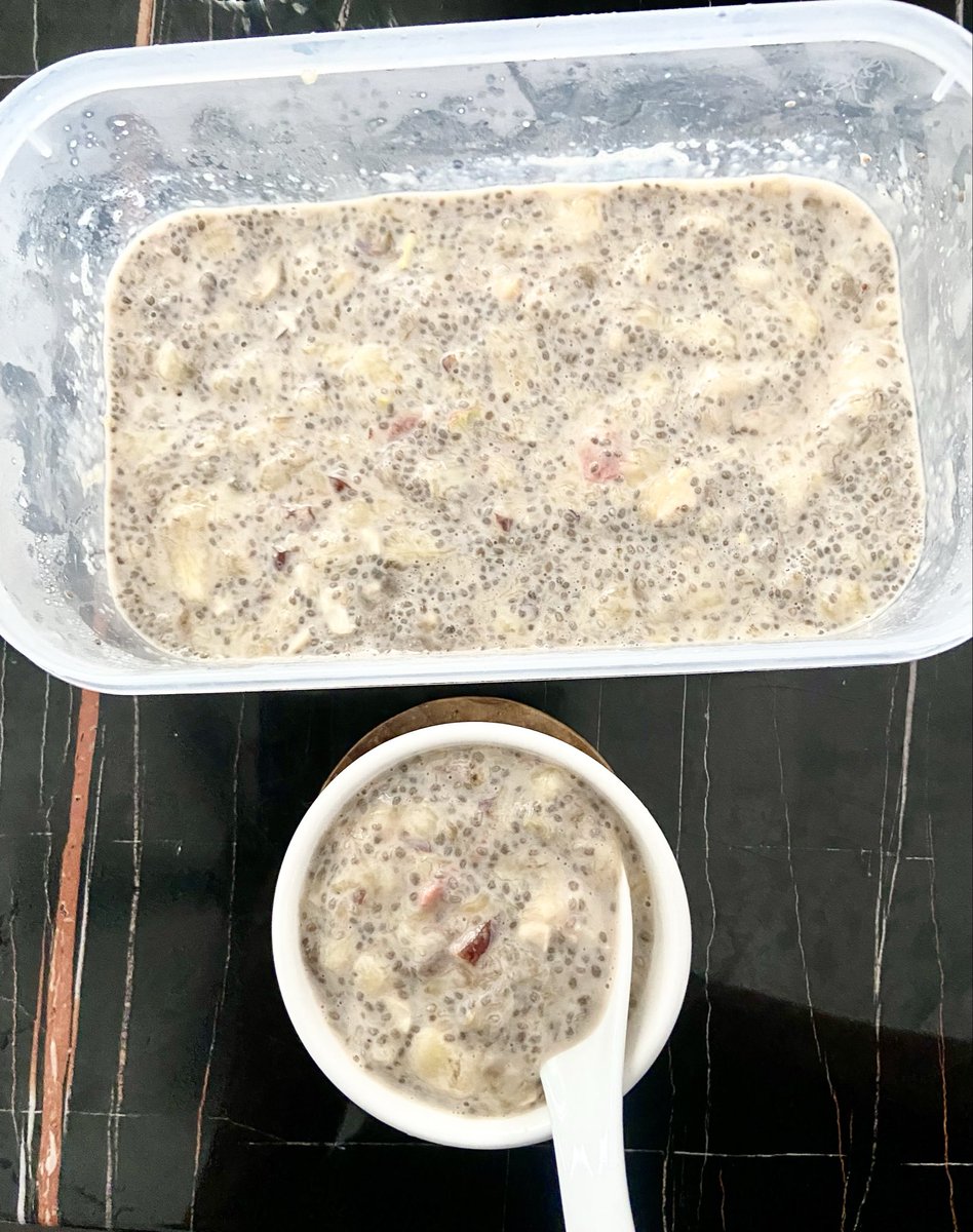 BePatientAll's tweet photo. Made my favourite dessert for the week: bananas+lactose free milk+chia seeds+dried cranberries+dried strawberries+cashews, and pistachios left overnight in the fridge. https://t.co/anZb123yVB