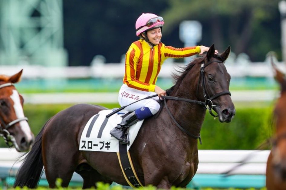 MickaelleMichel's tweet photo. 昨日は中山で今期の1勝目・2勝目をあげました…7年越しのJRAでの勝利に感極まって、涙をこらえることができませんでした😭

スローブギ・オートカリテの両陣営の皆様、そして馬主の皆様方に多大なる感謝を申し上げます🙏🏻🤍

ここから勢いに乗ってもっと勝ちたいです！💪🏻 https://t.co/25gaHXBajv