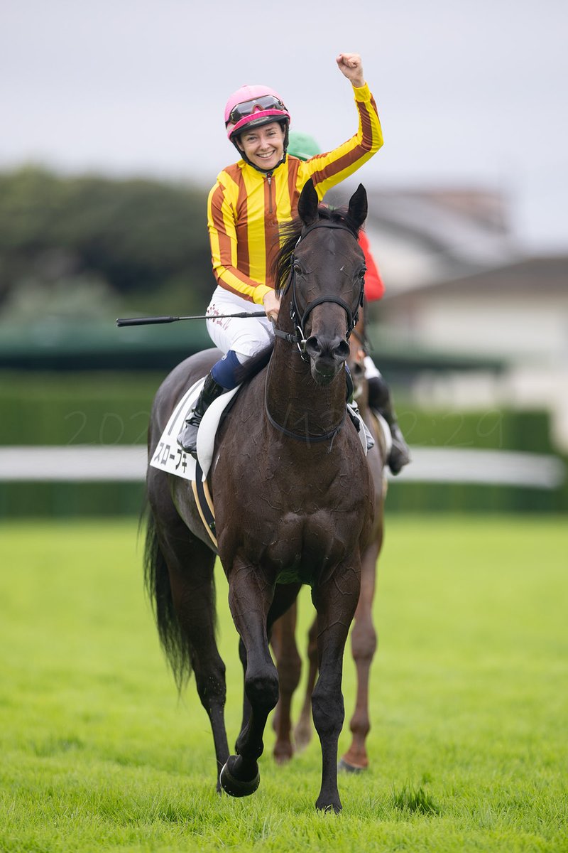 MickaelleMichel's tweet photo. 昨日は中山で今期の1勝目・2勝目をあげました…7年越しのJRAでの勝利に感極まって、涙をこらえることができませんでした😭

スローブギ・オートカリテの両陣営の皆様、そして馬主の皆様方に多大なる感謝を申し上げます🙏🏻🤍

ここから勢いに乗ってもっと勝ちたいです！💪🏻 https://t.co/25gaHXBajv