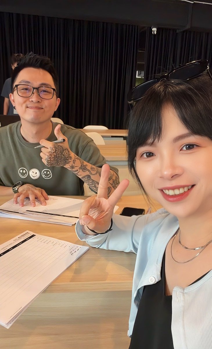 0xdindin's tweet photo. 昨天刚结束了我们第一场线下 AI Hackathon 💻

从筹备、找场地、找赞助，到真的看着大家坐在现场比赛，结束之后第一个感觉就是：终于搞完了 😂

好多 Web3 的朋友最近都问我：你怎么很少发推了？到底跑去干嘛了？

其实这半年，我都跑去忙 Web2 了。 https://t.co/TicFij7Vin
