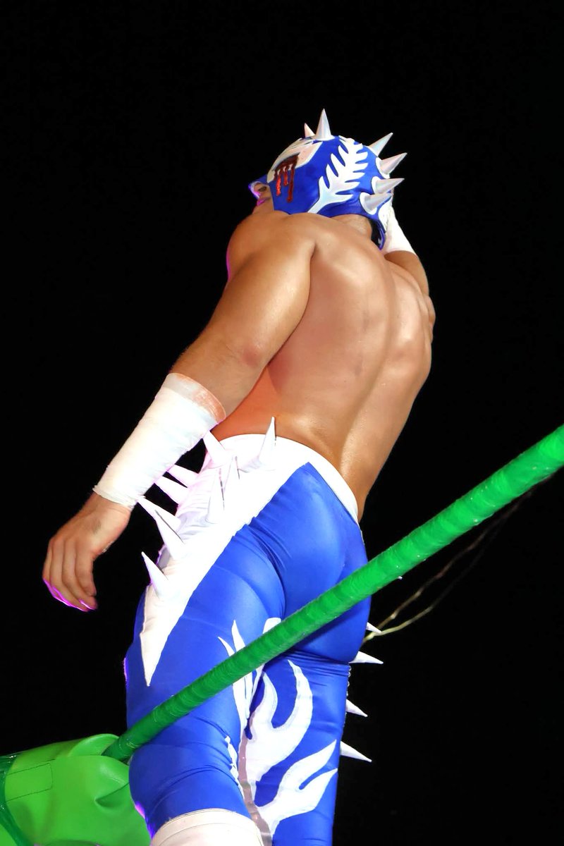 Lucha_erotica3x's tweet photo. Para cerrar la semana, yo les pregunto: #SoberanoJr de frente ó ¿De espaldas? 😏
Cosita hermosa y bien hecha 😍😊
#LuchaErotica #MexicanWrestler #LuchadorSexy #LuchadorCmll #CuerpazosEnLaLucha #LuchadorRudo #PaqueteDeLuchador #LuchadorTravieso https://t.co/pH8BIzRwFb