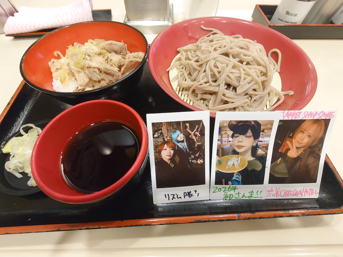 Akaikitsune69's tweet photo. ラスト『ラ』後の『そ』
余韻に浸りつつねぎ塩豚丼セットでぼっち打上げ🚀
心なしかいつもよりしょっぱい蕎麦を啜る🥲
#MARKETSHOPSTORE https://t.co/waaeCq86FG
