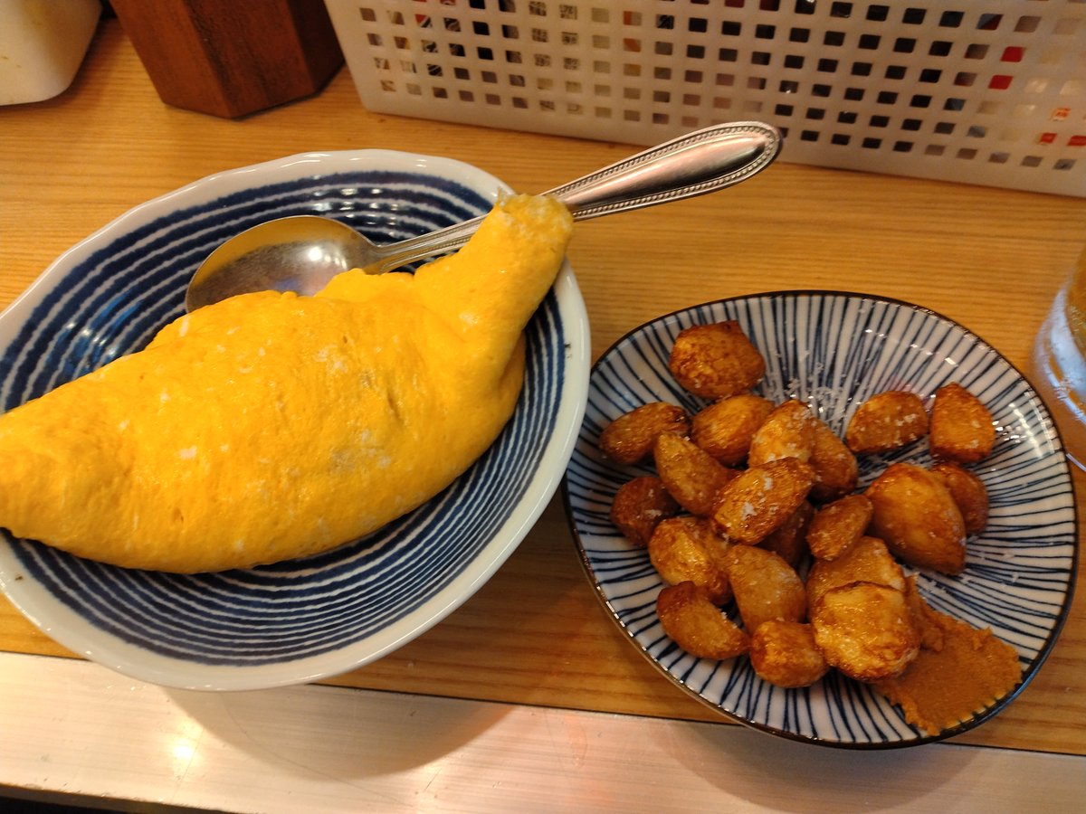 sake_keisan's tweet photo. 昼飲み1軒目
桜木町　晩杯屋
#角ハイボール
#納豆オムレツ
#揚げにんにく https://t.co/kQyq6fKvWp