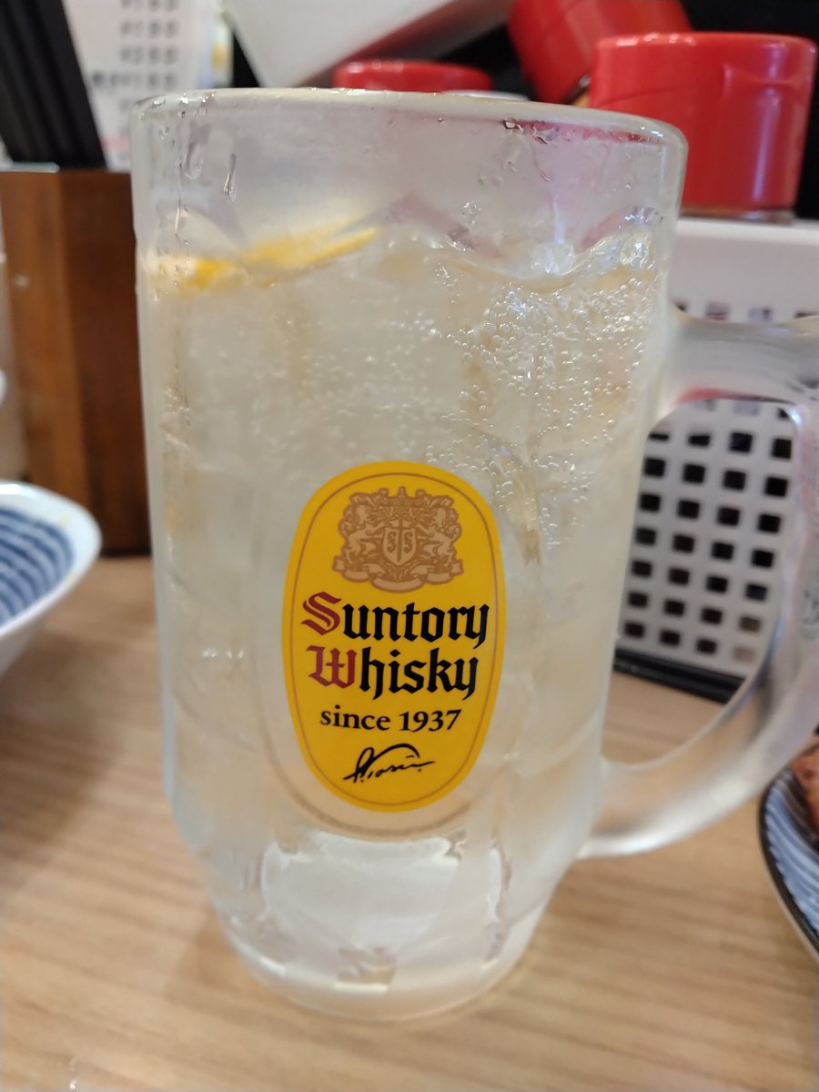 sake_keisan's tweet photo. 昼飲み1軒目
桜木町　晩杯屋
#角ハイボール
#納豆オムレツ
#揚げにんにく https://t.co/kQyq6fKvWp
