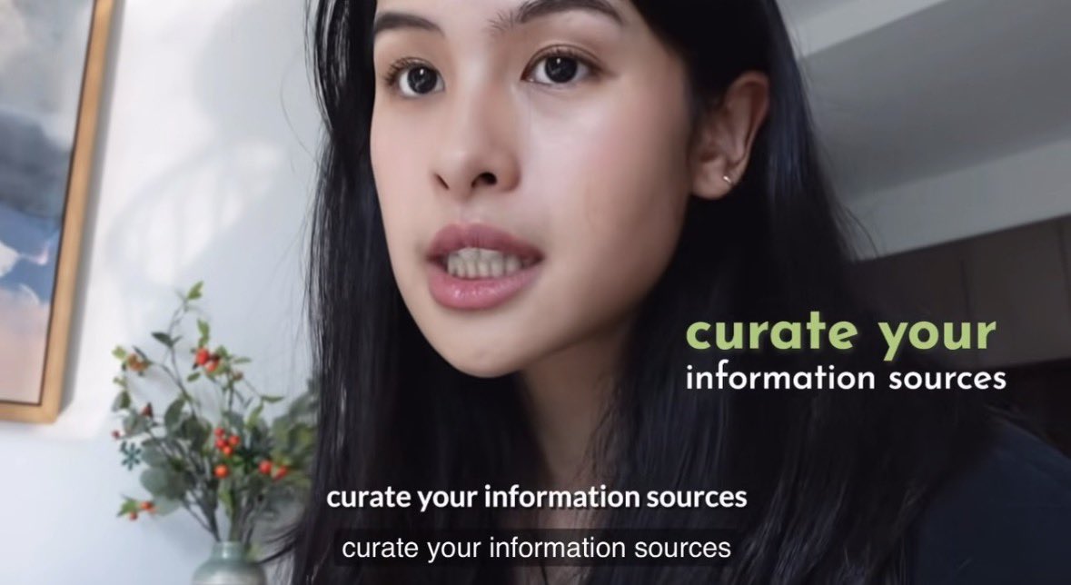 genzcorporation's tweet photo. Gue ga sepenuhnya setuju sama statement Maudy Ayunda, tapi ada part yang gue setuju. Terlepas dia tone deaf atau ngga.

Gue baru banget selesai nonton videonya dia, dan menurut gue sebenarnya konteks yang dia maksud cukup jelas. Mindfulness itu bukan berarti jadi ga punya empati atau pura-pura ga peduli sama keadaan sekitar.

Lebih ke gimana kita mengatur seberapa banyak informasi yang ‘perlu’ kita konsumsi dalam sehari. Berita tetap penting, tapi kalau setiap saat kita dijejali bad news tanpa jeda, ya lama-lama mental juga capek dong. Ga semua berita diluar sana harus kita konsumsi, yang ada bikin overload dan overthinking. 

Apalagi sekarang banyak media yang judulnya sengaja dibuat provokatif cuma buat bikin orang marah dan terus engage. Kalo setiap hari yang masuk ke kepala cuma kemarahan, konflik, dan hal-hal negatif, sadar nggak sadar itu ikut membentuk cara kita melihat kehidupan.

Ironisnya, video yang ngajarin cara menghadapi situasi dengan lebih mindful aja langsung dibawa ke framing negatif.

Maybe before judging the message, coba berhenti sebentar dan lihat lagi: jangan-jangan cara kita mengonsumsi informasi juga sudah ikut memengaruhi cara kita memandang semuanya.